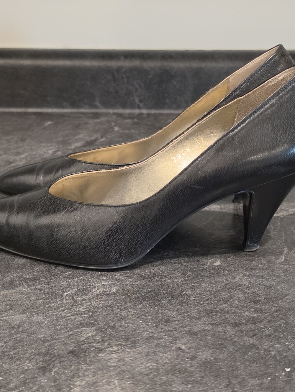 Yves Saint Laurent Size 37 Black Leather Pointed Pumps with Gold Insole - Picture 4 of 12